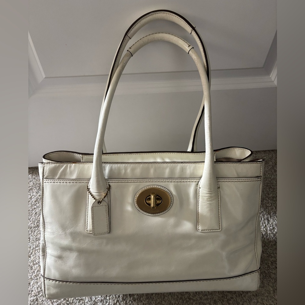 Elegant Cream Vintage Coach Shoulder Bag